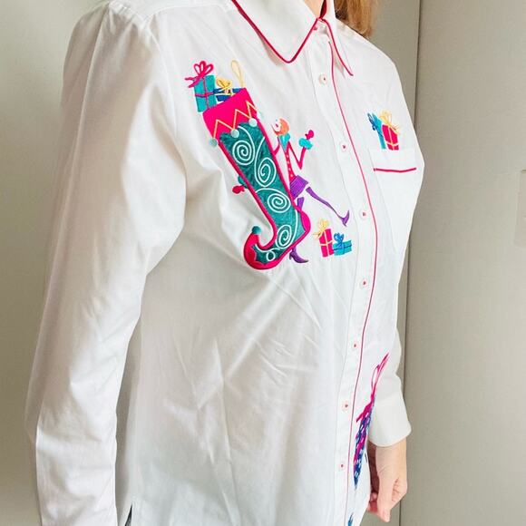 90s Christmas Embroidery Blouse Size Small Crisp White with Stocking classy Chic - Picture 6 of 11
